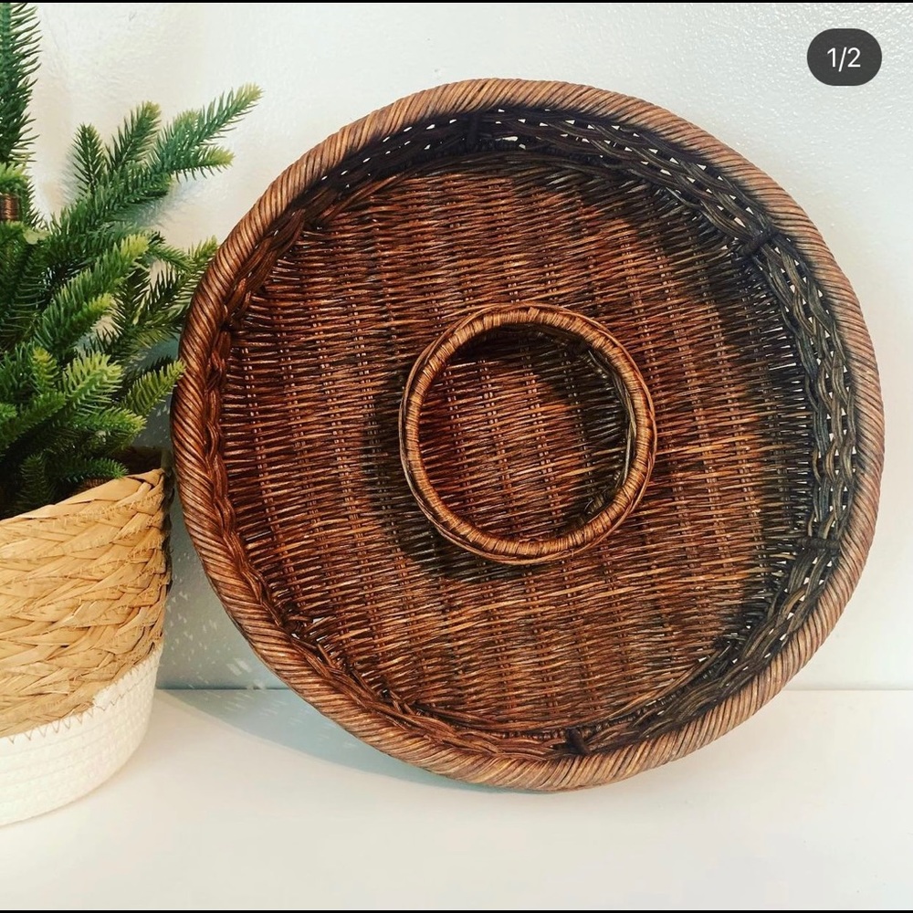Wicker server with cover